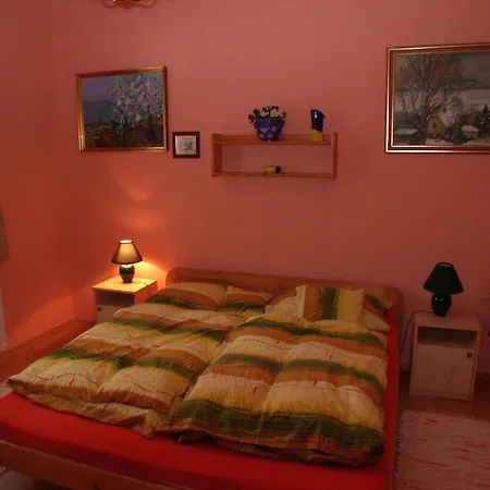 25 Apartment *