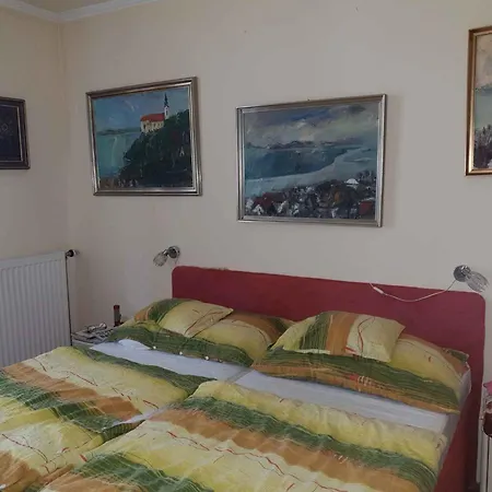 Apartment 25